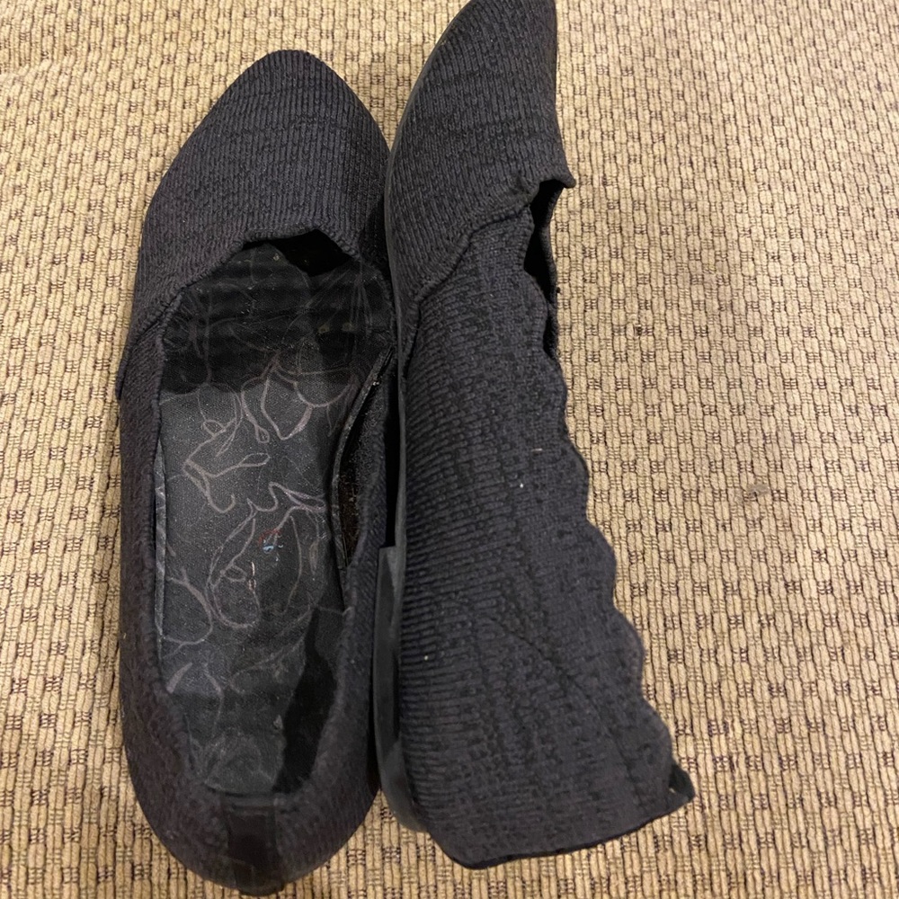 Scallop edge black flats